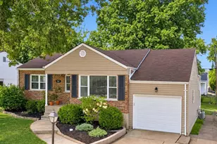 7907 E Yorkshire Dr, Saint Louis, MO 63123 - Photo 2