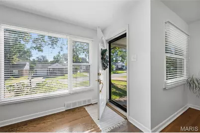 7907 E Yorkshire Drive, Saint Louis, MO 63123 - Photo 4