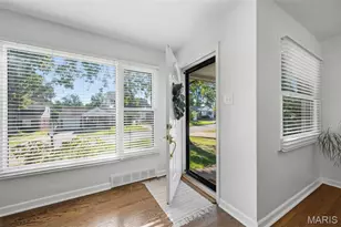 7907 E Yorkshire Dr, Saint Louis, MO 63123 - Photo 4