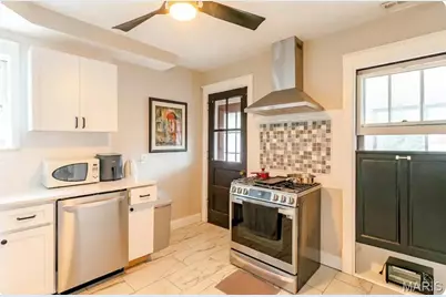 1140 Edward Terrace, Saint Louis, MO 63117 - Photo 8