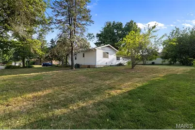 5891 Sir Edward Lane, Florissant, MO 63033 - Photo 4