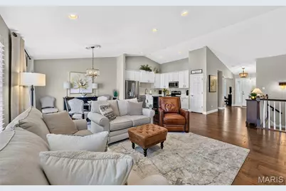 14737 Ladue Bluffs Crossing Drive, Chesterfield, MO 63017 - Photo 12