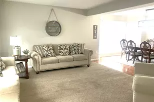 209 Harbour Pointe Dr, Grover, MO 63040 - Photo 4