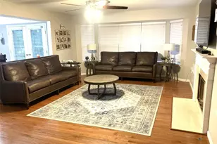 209 Harbour Pointe Dr, Grover, MO 63040 - Photo 2