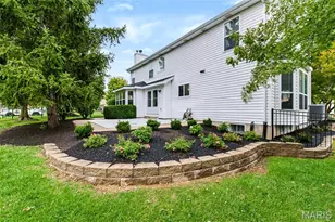 209 Harbour Pointe Dr, Grover, MO 63040 - Photo 2