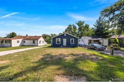 21 Shumate Avenue, Maryland Heights, MO 63043 - Photo 8