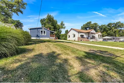 21 Shumate Avenue, Maryland Heights, MO 63043 - Photo 2