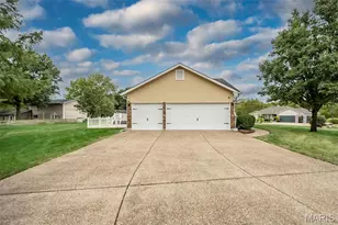 825 Colleen Dr, O'Fallon, MO 63366 - Photo 32