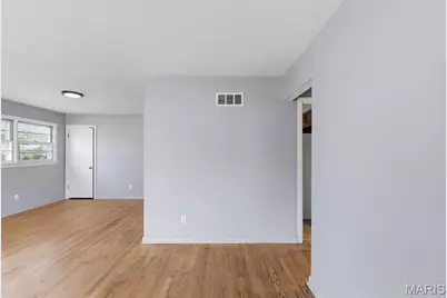 125 W Saint Anthony Lane, Florissant, MO 63031 - Photo 6