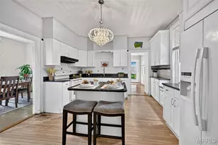 7303 Lindbergh Dr, Saint Louis, MO 63117 - Photo 6