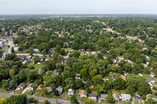 2427 Leslie Ave, Overland, MO 63114 - Photo 2
