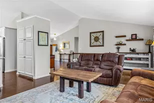 516 Oak Leaf Manor Ct, Ballwin, MO 63021 - Photo 6