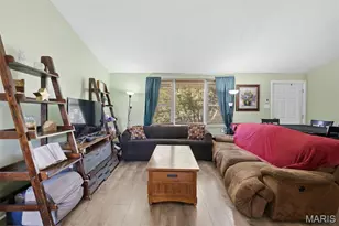 4542 Jenkins Ln, Saint Louis, MO 63128 - Photo 8