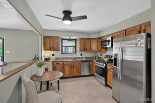 3943 Camelot Estates Ct, Saint Louis, MO 63129 - Photo 12