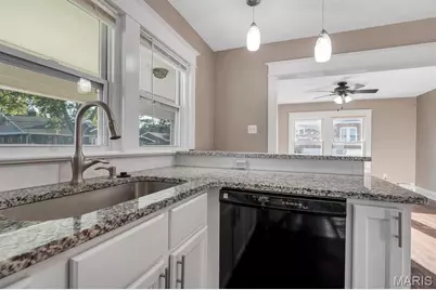 8627 Argyle Avenue, Saint Louis, MO 63114 - Photo 6