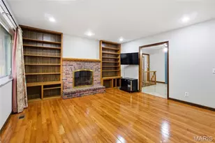 10606 Scotland Dr, Saint Louis, MO 63114 - Photo 4