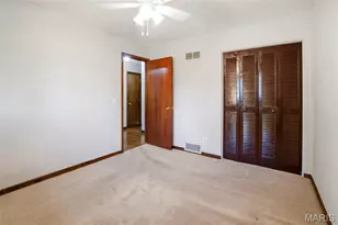 10606 Scotland Dr, Saint Louis, MO 63114 - Photo 10