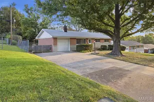 10606 Scotland Dr, Saint Louis, MO 63114 - Photo 2