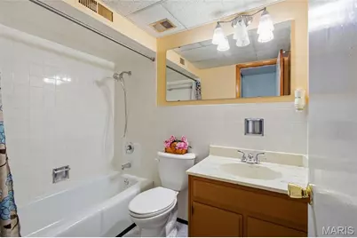 10606 Scotland Drive, Saint Louis, MO 63114 - Photo 16