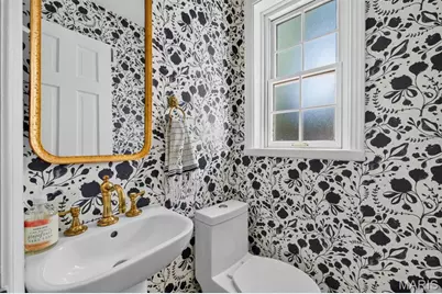 933 S Central Avenue, Clayton, MO 63105 - Photo 8