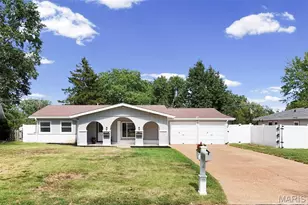 711 Caspian Ln, Saint Louis, MO 63125 - Photo 1