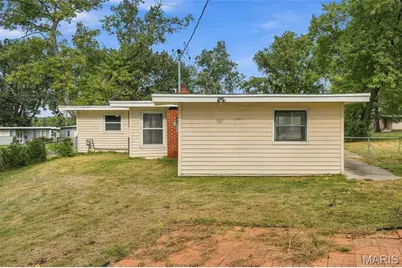 2 Marquette Drive, Florissant, MO 63031 - Photo 24