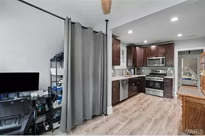 5218 Gresham Avenue, Saint Louis, MO 63109 - Photo 8