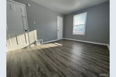 6000 Cascade Drive, Saint Louis, MO 63134 - Photo 4