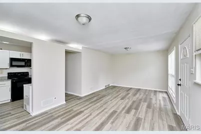 114 Monteith Circle, Saint Louis, MO 63137 - Photo 4