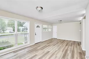 114 Monteith Cir, Saint Louis, MO 63137 - Photo 8