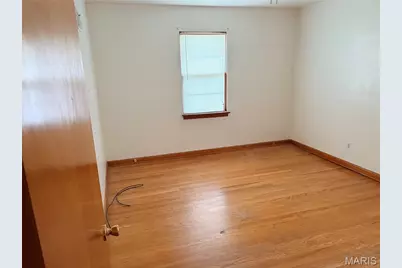 8933 Hillview Avenue, Jennings, MO 63136 - Photo 6