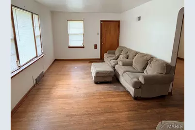 8933 Hillview Avenue, Jennings, MO 63136 - Photo 10