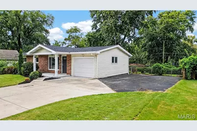 34 Highland Drive, Saint Charles, MO 63303 - Photo 2