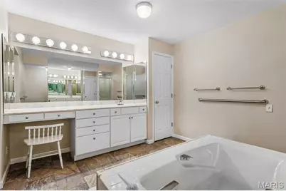 585 Coeur De Royale Drive #306, Creve Coeur, MO 63141 - Photo 22