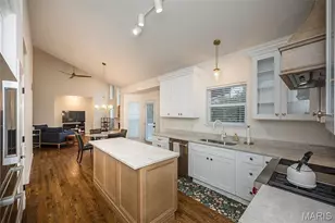 12010 Manhattan Pl, Des Peres, MO 63131 - Photo 18