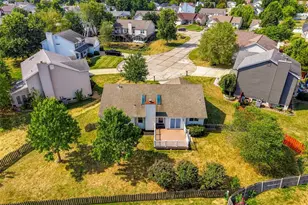 7 Town Cryer Ct, O'Fallon, MO 63366 - Photo 2