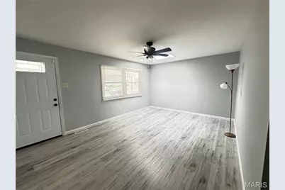 12469 Glengate Drive, Maryland Heights, MO 63043 - Photo 2