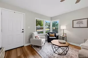 10501 Hoyt Dr, Saint Louis, MO 63137 - Photo 10