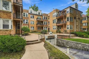 7536 York Dr, Saint Louis, MO 63105 - Photo 1