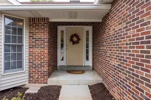 5523 Heatherbluff Ct, Saint Louis, MO 63128 - Photo 2