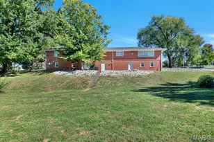 1 St Anthony Dr, Saint Peters, MO 63376 - Photo 32