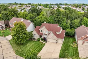 1052 Brook Mont Dr, O'Fallon, MO 63366 - Photo 4