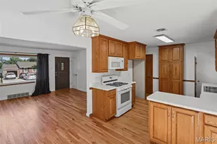 10950 Coral Ridge Dr, Saint Louis, MO 63123 - Photo 6