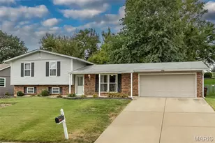 615 Country Lake Dr, Saint Peters, MO 63376 - Photo 2