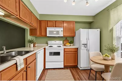 1953 Greenglen Drive #201, Kirkwood, MO 63122 - Photo 2