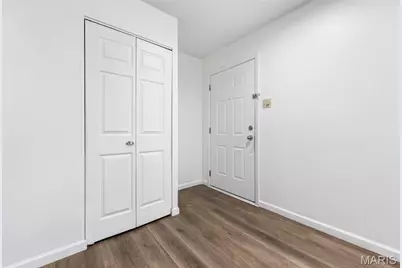12157 Parkwood Place, Maryland Heights, MO 63043 - Photo 6