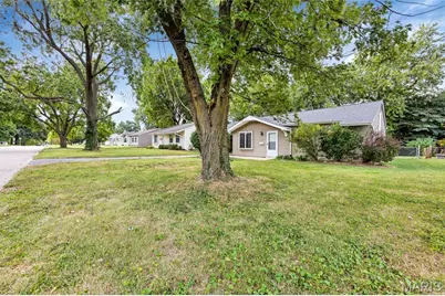 12157 Parkwood Place, Maryland Heights, MO 63043 - Photo 30