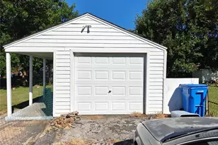 2 St Martha Ct, Florissant, MO 63031 - Photo 2