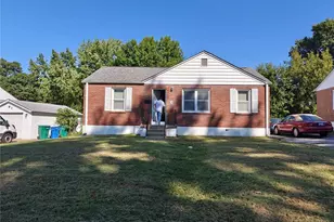 2 St Martha Ct, Florissant, MO 63031 - Photo 1