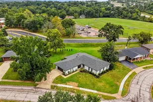 1018 Van Dyke Dr, Manchester, MO 63011 - Photo 10